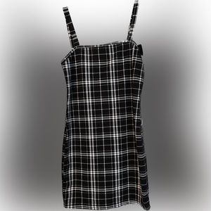 GIRLS SIZE 14 BLACK AND WHITE PLAID DRESS